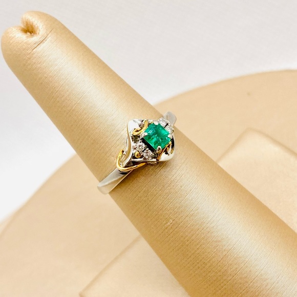 EUC Estate Platinum Natural Emerald & Diamond Ring w/ 18k Yellow Gold Accents - Picture 3 of 15